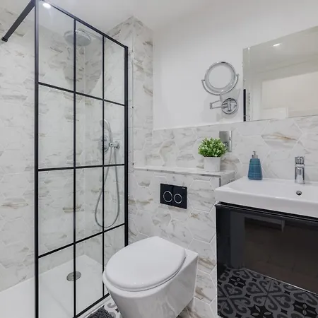 1 Bedroom Penthouse - Shoreditch, By The Perfect * London