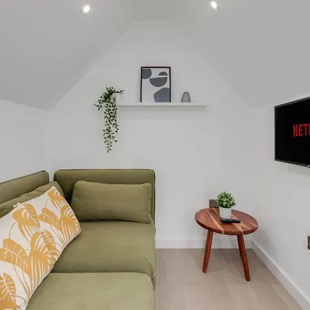 Apartment 1 Bedroom Penthouse - Shoreditch, By The Perfect