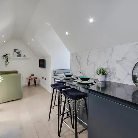 1 Bedroom Penthouse - Shoreditch, By The Perfect Apartment London