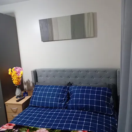 Exclusive Double Bedroom In A Gorgeous Shared Flat With Access Homestay *