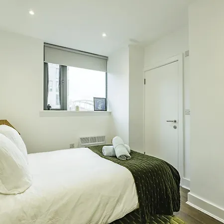 New Stylish 2 Bed 2 Bathrooms Flat Next To Canal Apartment London