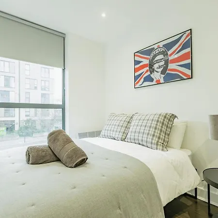 New Stylish 2 Bed 2 Bathrooms Flat Next To Canal Apartment *