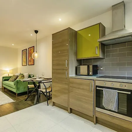New Stylish 2 Bed 2 Bathrooms Flat Next To Canal London