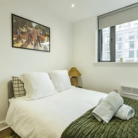 New Stylish 2 Bed 2 Bathrooms Flat Next To Canal * London