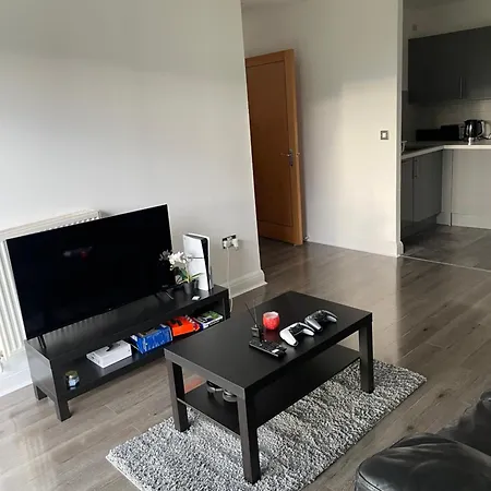 Homestay With Shared Kitchen And Living In South East By The Riverside *