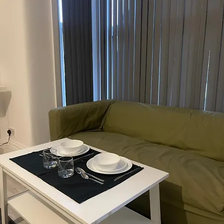Rehman House Ground Floor 2 Exclusive Use Of Private Bathroom & Free Parking Guest house