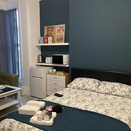Rehman House Ground Floor 2 Exclusive Use Of Private Bathroom & Free Parking Guest house