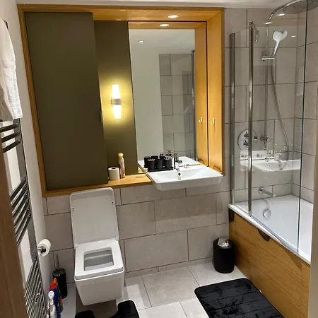Stunning 1 Bedroom Apartment