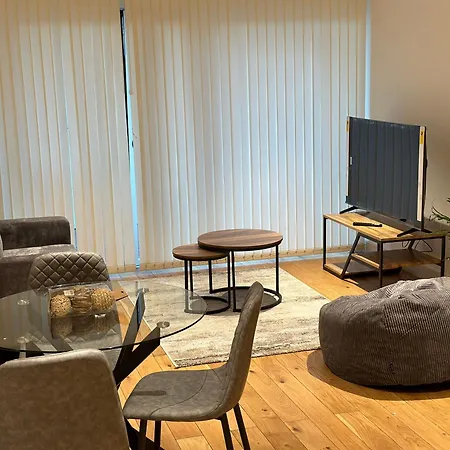Stunning 1 Bedroom *