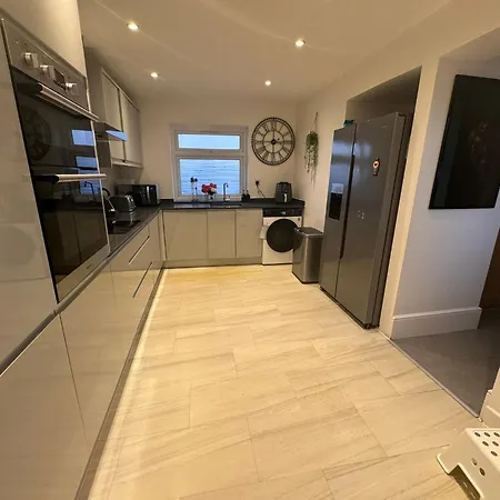 Deluxe Spacious King Size * Hornchurch