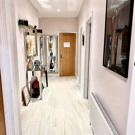 Deluxe Spacious King Size * Hornchurch