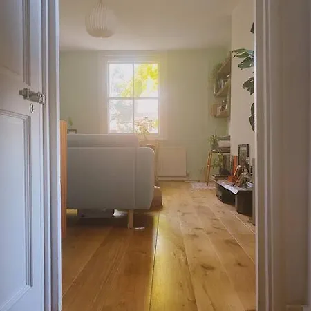 Apartment Beautiful 1 Bedroom Near Fields And Victoria Park
