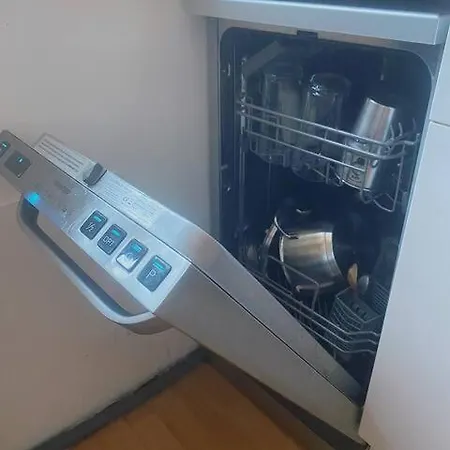 Beautiful 1 Bedroom Near Fields And Victoria Park *