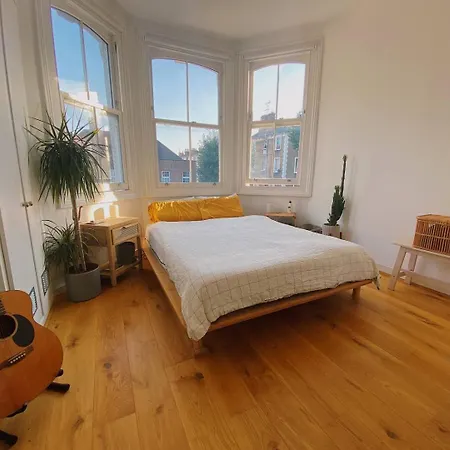 Beautiful 1 Bedroom Near Fields And Victoria Park * London