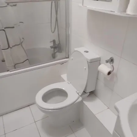 Exclusive Double Bedroom In A Gorgeous Shared Flat With Access Homestay Plumstead (Greater London)