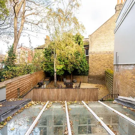 Apartment Deluxe Maisonette Oval, Sleeps 4, Garden & Hammock 2 Bedrooms - Open For Business Stays, Relocators, Long Stays, Contractors
