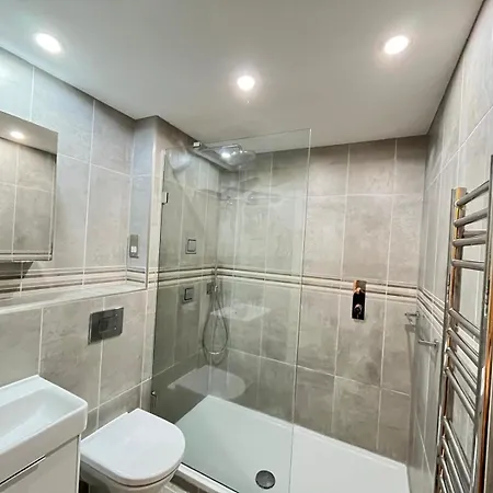 Apartment Luxury Riverside Retreat With Bath Jacuzzi