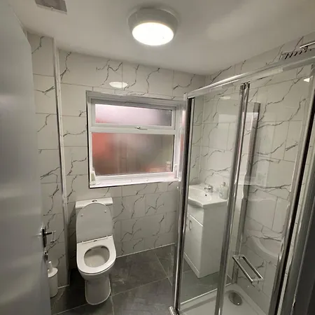Holiday home Newly Decorated 4 Bed *