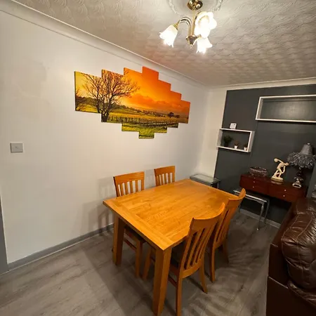 Newly Decorated 4 Bed Holiday home