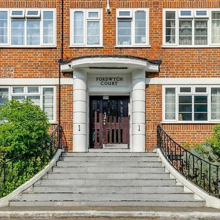 Stylish 1 Bedroom Flat Close To Fabulous Transport Links Apartment London