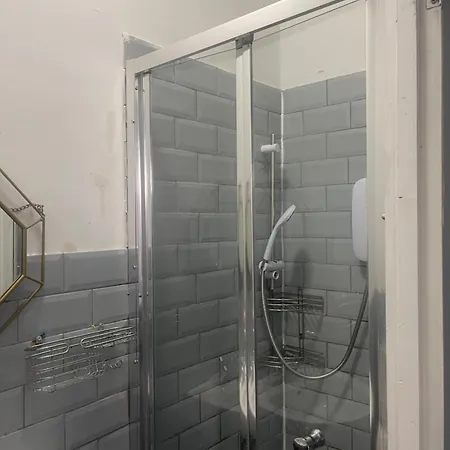 Mughal House Ground Floor Private 2bed & Free Parking Apartment *