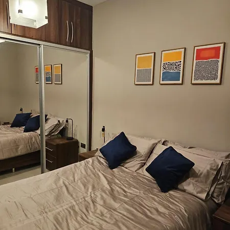 Spacious Four Bedroom Four Bathroom Flat In West Kensington Londra