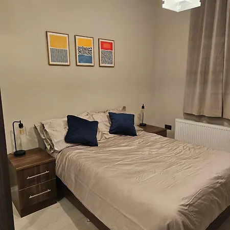 Spacious Four Bedroom Four Bathroom Flat In West Kensington