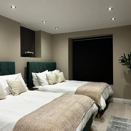 Spacious Four Bedroom Four Bathroom Flat In West Kensington Appartamento *