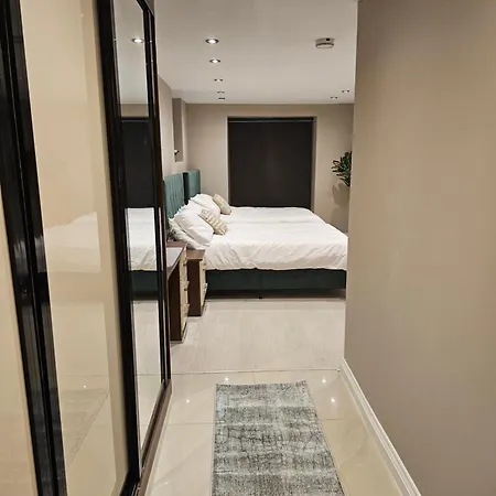 Appartamento Spacious Four Bedroom Four Bathroom Flat In West Kensington *
