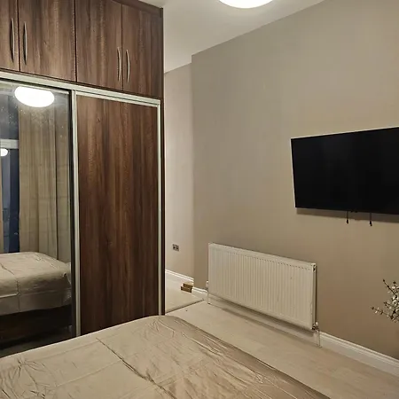 Spacious Four Bedroom Four Bathroom Flat In West Kensington Appartamento Londra