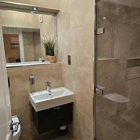 Appartamento Spacious Four Bedroom Four Bathroom Flat In West Kensington Londra