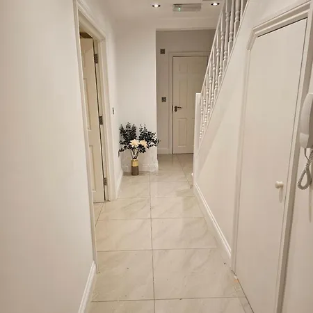 Spacious Four Bedroom Four Bathroom Flat In West Kensington Appartamento *