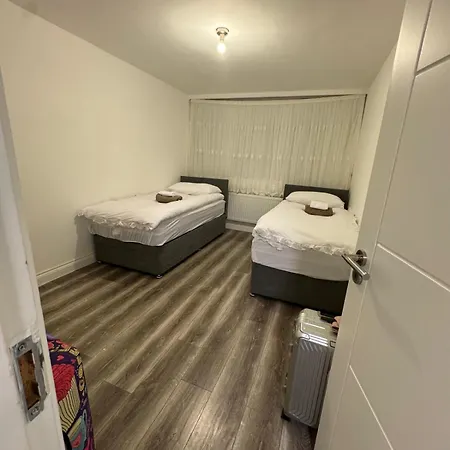 Betty Homes - Nearby Angel And Highbury Apartment *