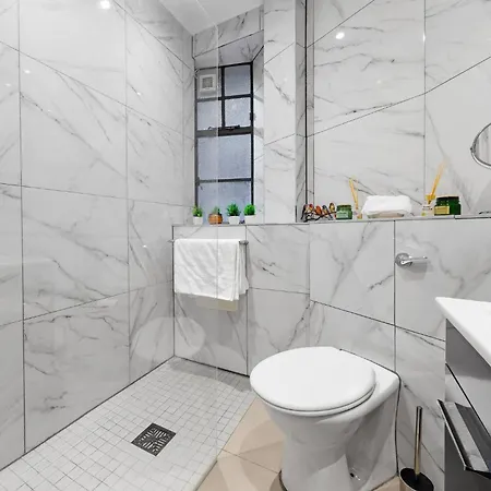 Luxury Serviced In Central *