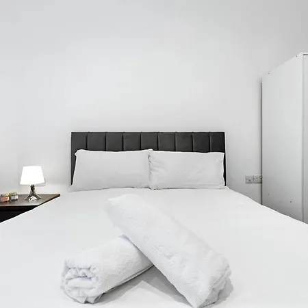 Luxury Serviced In Central