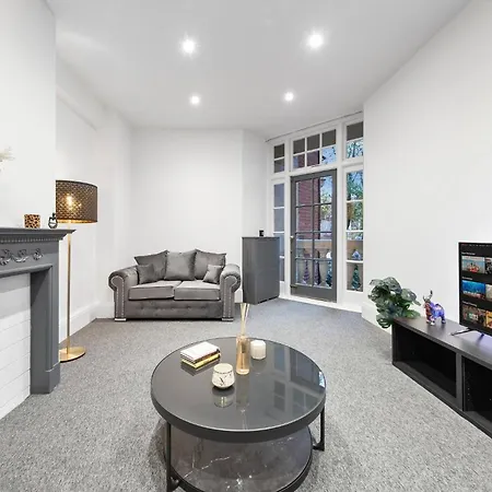Luxury Serviced In Central *