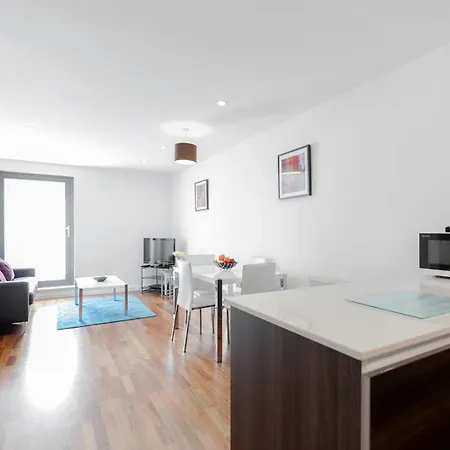 Roomspace Serviced - Chorus Apartment *