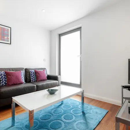 Roomspace Serviced - Chorus * London
