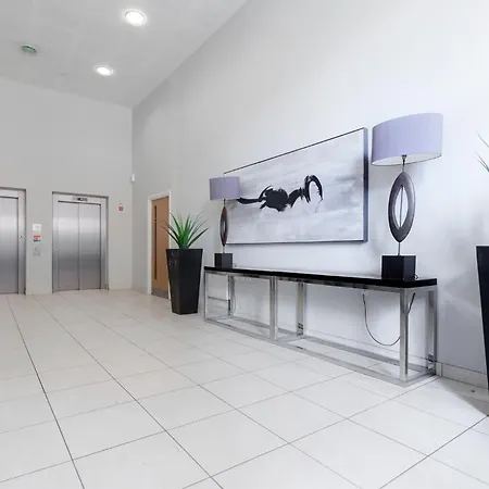 Roomspace Serviced - Chorus Apartment *