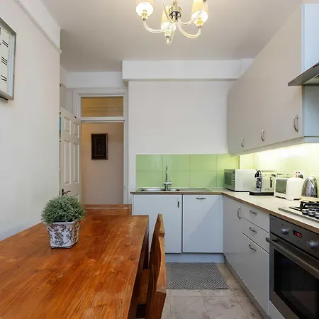 Veeve - Earls Court Rooftop Retreat Apartment London