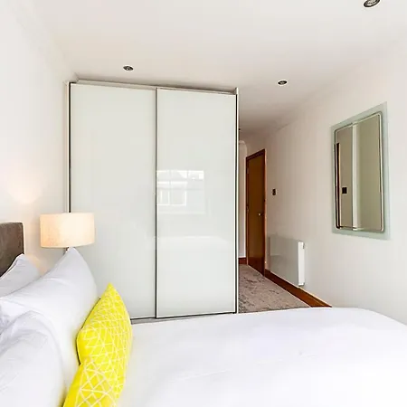 Elegant And Cosy Family In Marylebone *