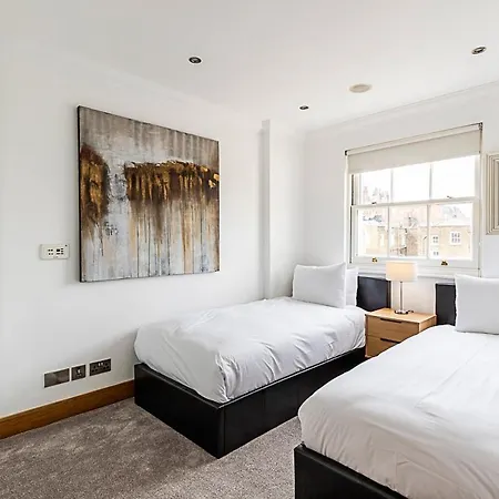 Elegant And Cosy Family In Marylebone