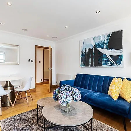 Elegant And Cosy Family In Marylebone *