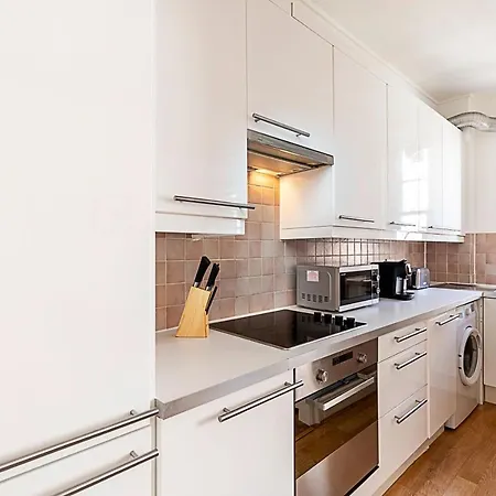 Modern 2 Bedroom Flat Near Queensway Apartment