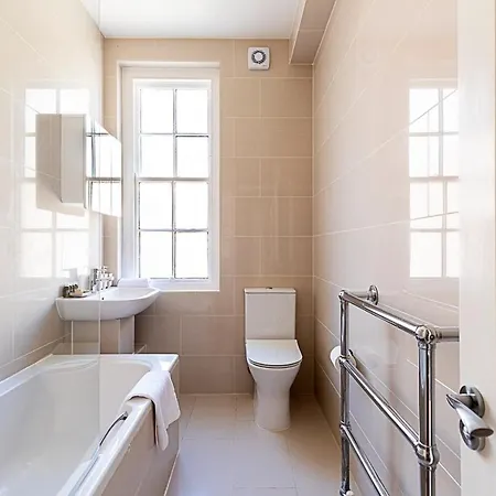 Modern 2 Bedroom Flat Near Queensway Apartment London