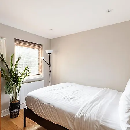 Modern Top-floor Victorian Charm In Kensington London