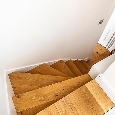 Apartment Modern Top-floor Victorian Charm In Kensington
