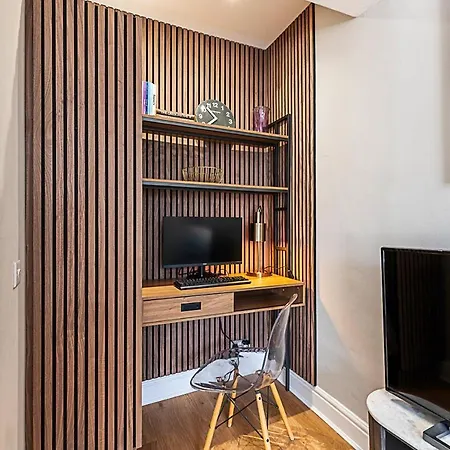 Modern Top-floor Victorian Charm In Kensington *
