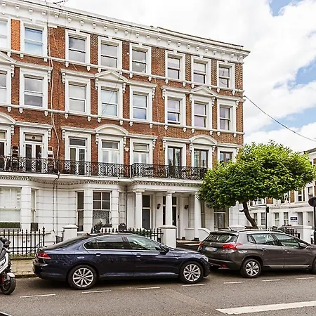 Apartment Modern Top-floor Victorian Charm In Kensington