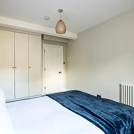 Lovely Bishops Park Flat *